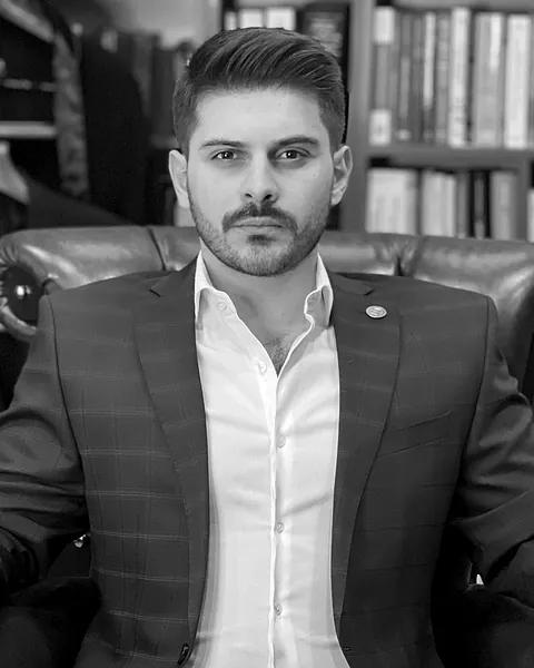 Av. Enes Malik Saran